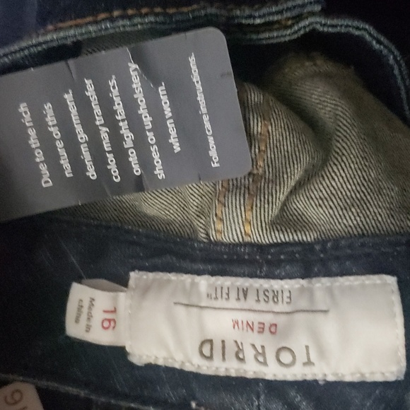 Plus Size 16 New Torrid Vintage Stretchy Jeans Shorts women's - Picture 5 of 8